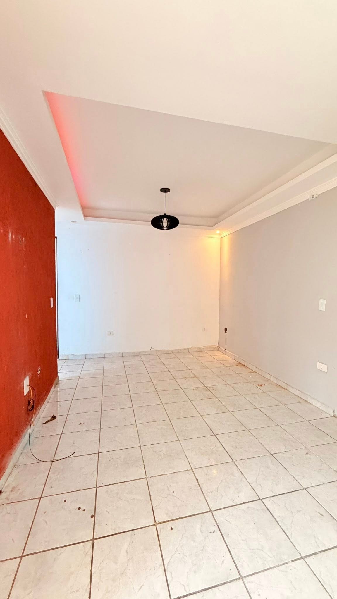 Aluga-se apartamento com 4 cômodos