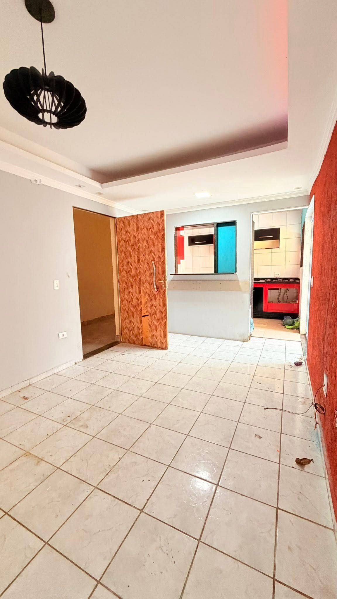 Aluga-se apartamento com 4 cômodos