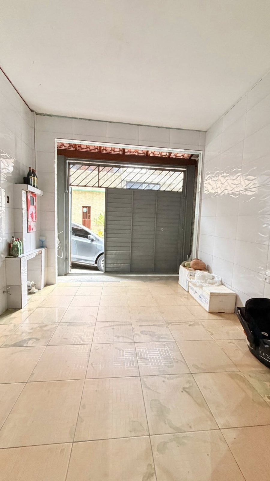 Vende-se sobrado com 2 casas e garagem