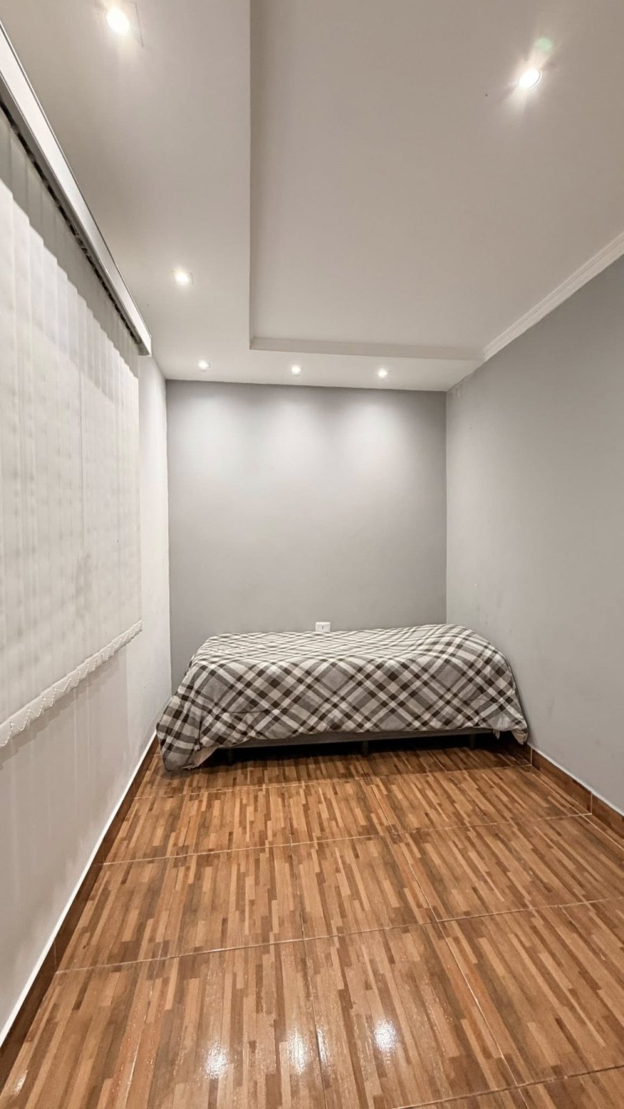 Vende-se sobrado com 2 casas e garagem