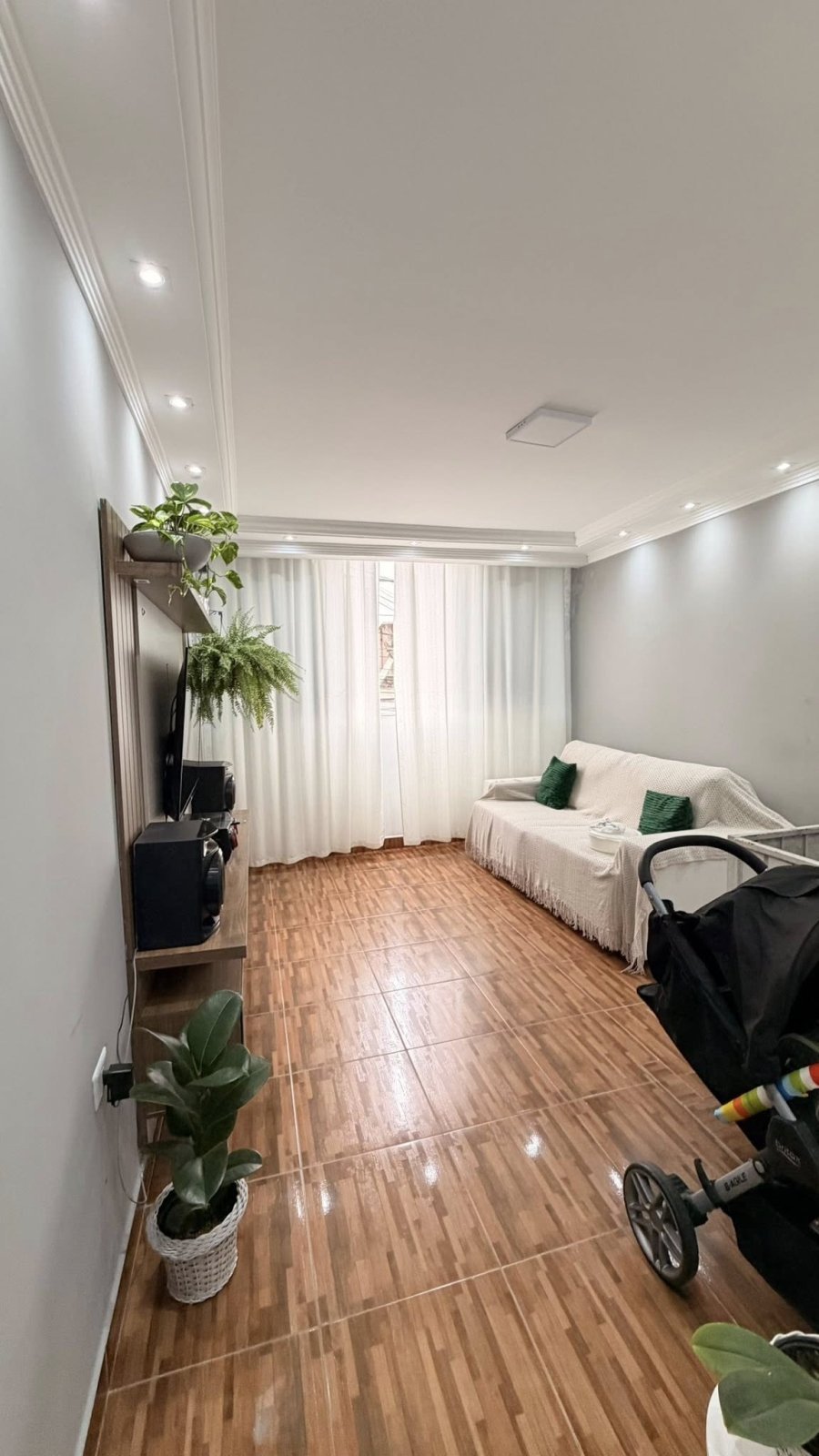 Vende-se sobrado com 2 casas e garagem