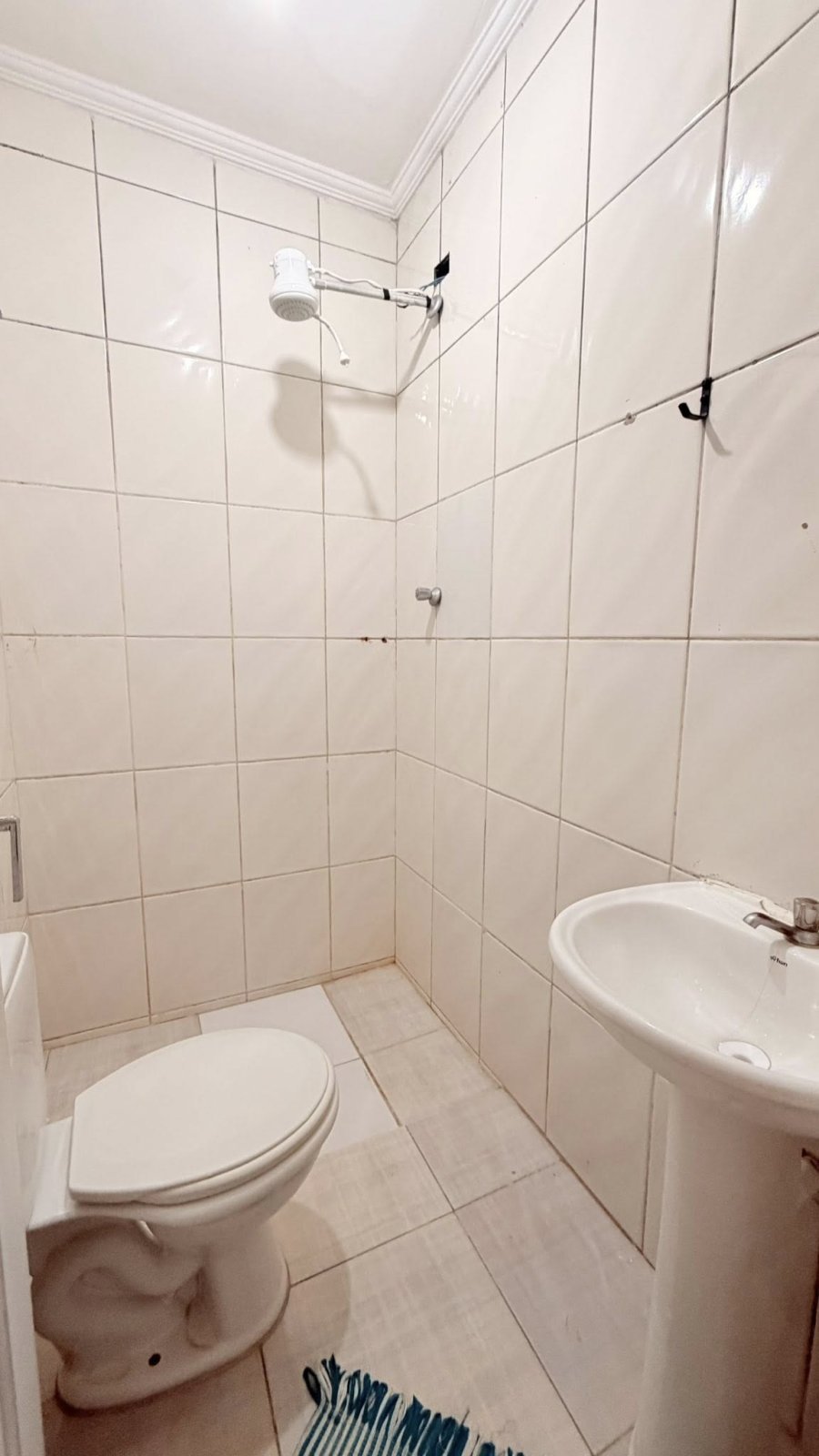 Vende-se sobrado com 2 casas e garagem