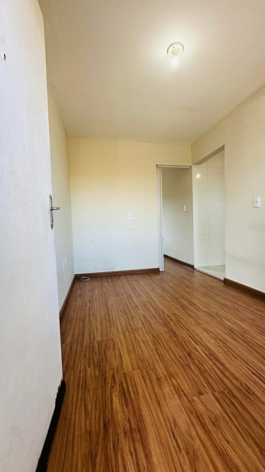 Vende-se apartamento com 4 cômodos