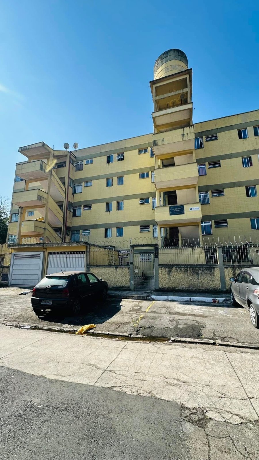 Vende-se apartamento com 4 cômodos