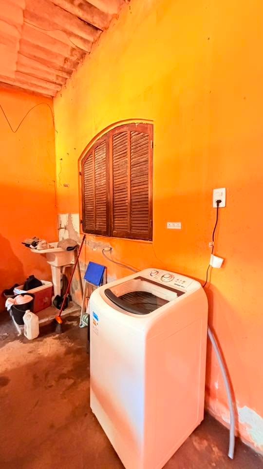 Vende-se imóvel com 2 cômodos e garagem